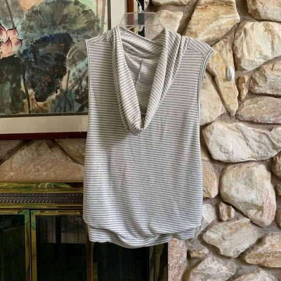 Beyond yoga open side hooded top xs *please read description* - Picture 4 of 9